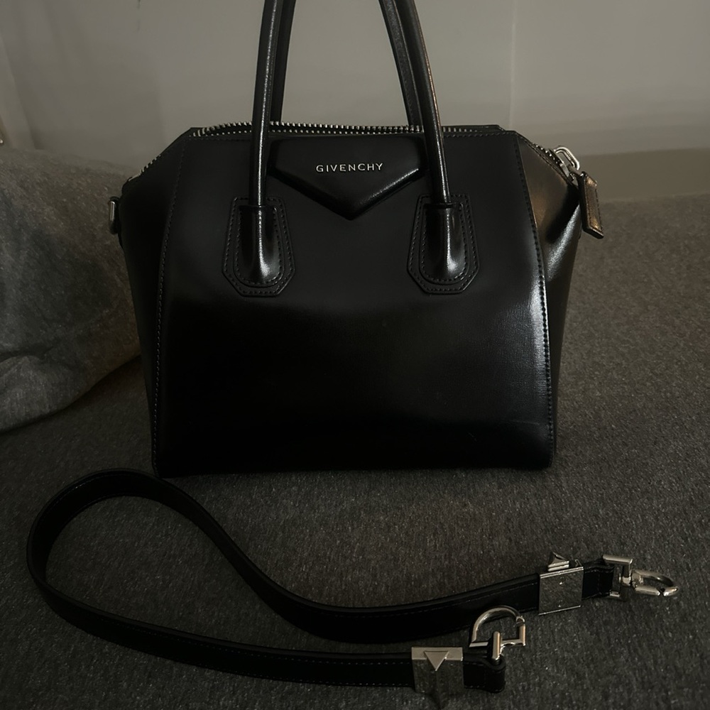 Women small Size Givenchy Antigona bag. WORN !